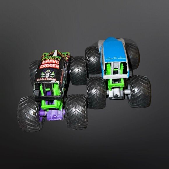 2 Hot Wheels Monster Jam Grave Digger & Legend Grave Digger 1:64 Scale A25 - Picture 3 of 9